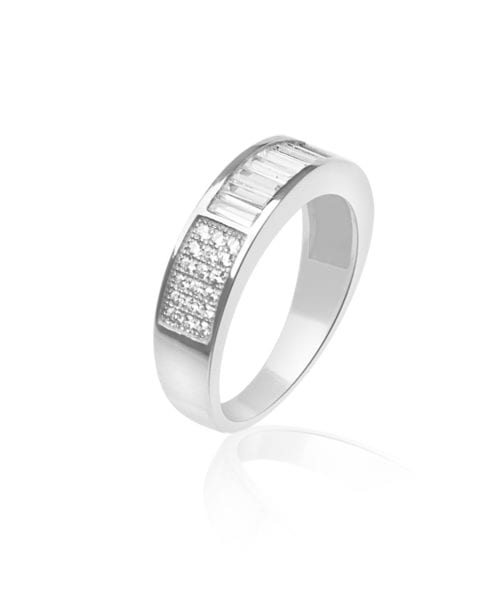 טבעת Emily - טבעת בעלת נוכחות ובולטת לעין נותנת תחושה יוקרתית על-ידך.