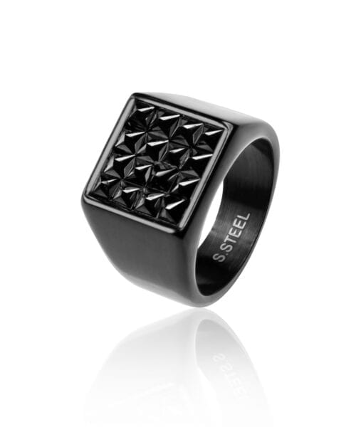 טבעת פירמידות שחורות - טבעת המעניקה לוק אורבני גברי. העשויה Stainless Steel.