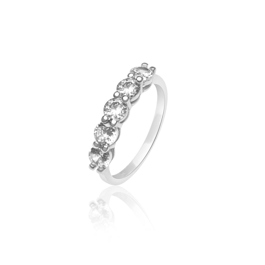 טבעת חמשת האבנים - טבעת המשדרת מראה יוקרתי וקלאסי ומעדנת את היד.