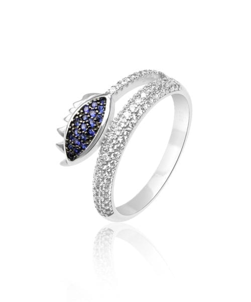 טבעת Blue Rose - מהממת, מלאת נוכחות הנותנת תחושה של קלאסיקה ויוקרה.