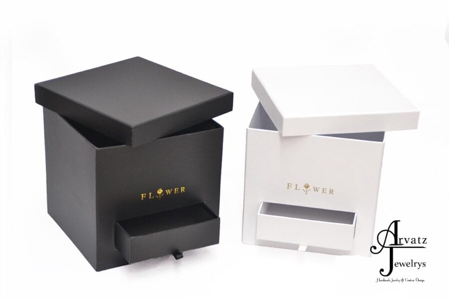 מארז מספר 4 שחור ולבן מארז מספר 4 שחור ולבן