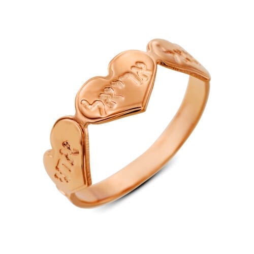 טבעת שמות בלבבות לחריטה – פריט מרהיב עין, שכל אמא תאהב במיוחד!
