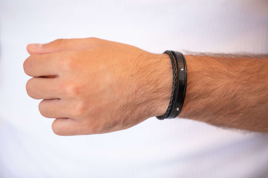 צמיד עור עם פלטה לגבר צמיד עור עם פלטה לגבר