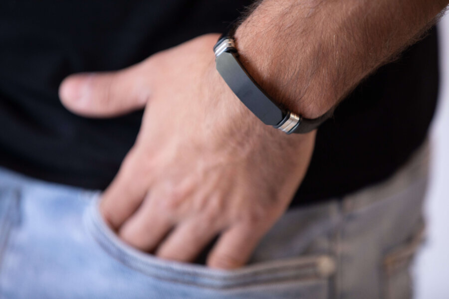 צמיד עור בשילוב פלטה לגבר צמיד עור בשילוב פלטה לגבר