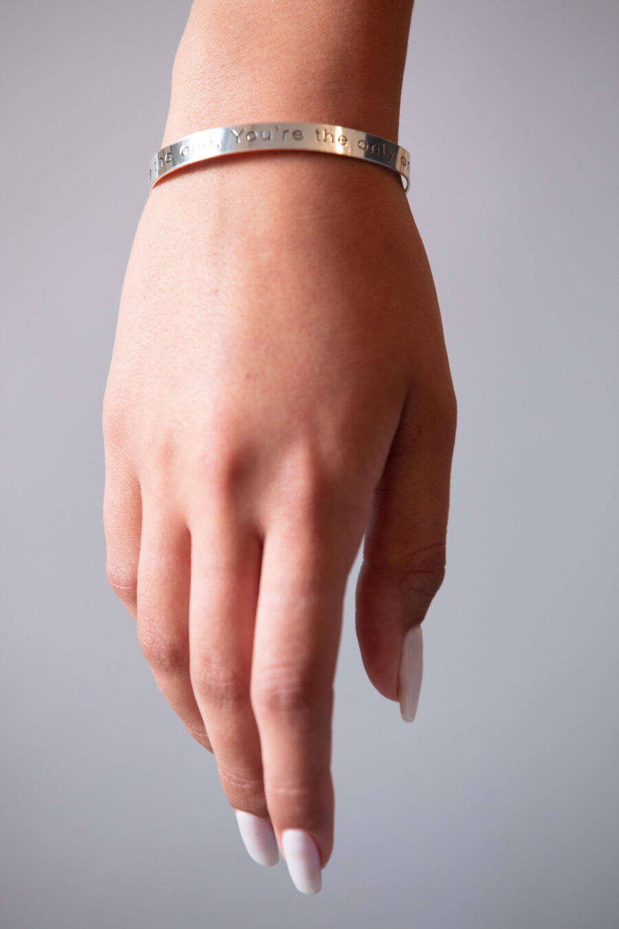 צמיד קשיח עם חריטה צמיד קשיח עם חריטה